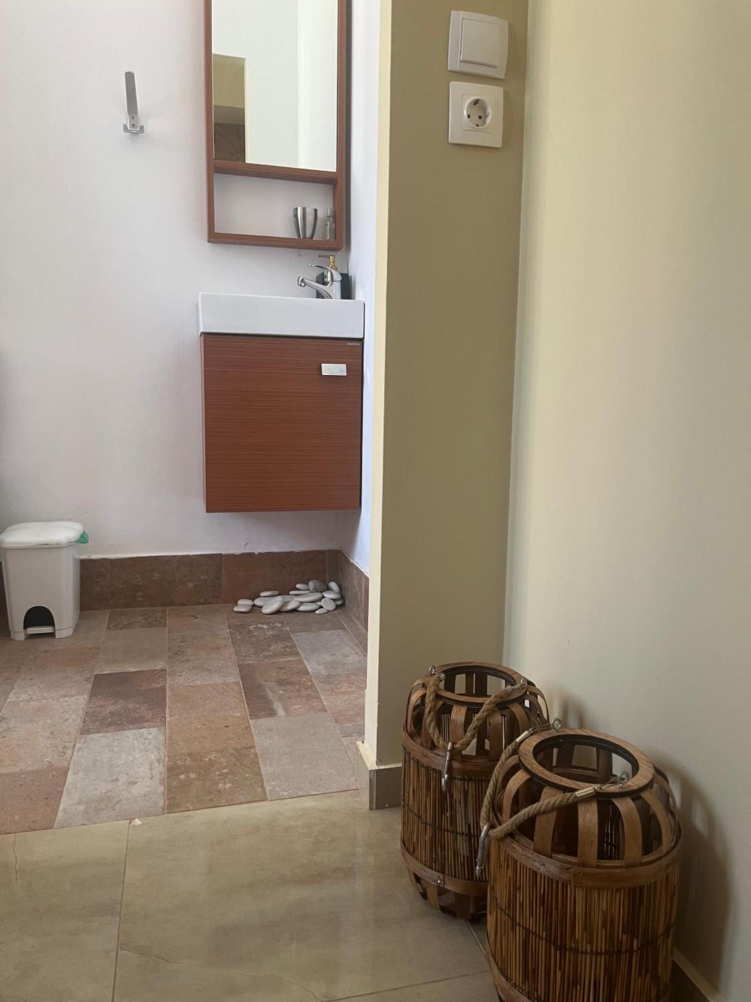 Sea Airport Art Studio Apartment Artemida  Bagian luar foto